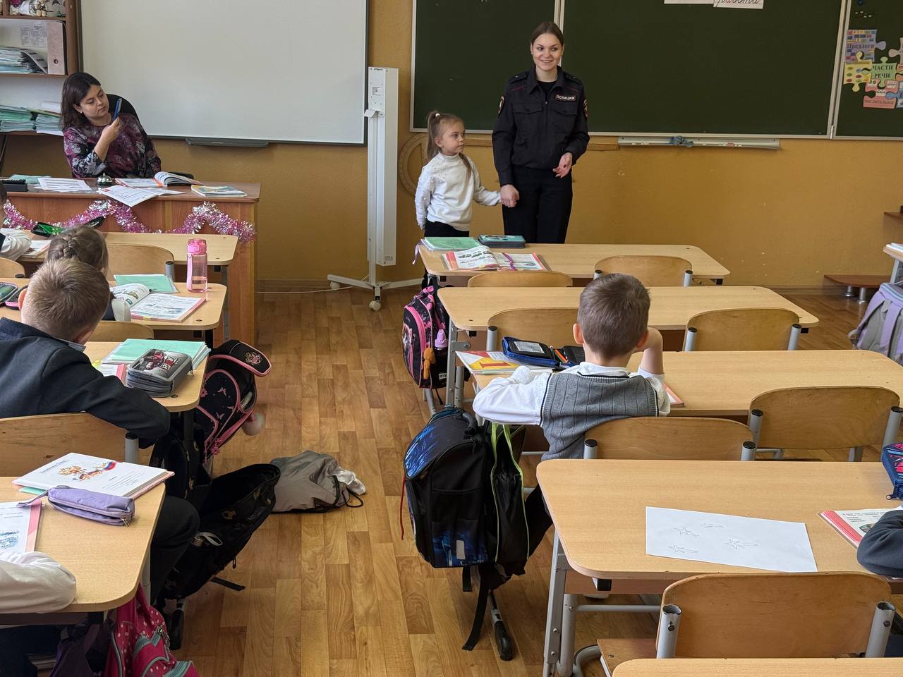 Сотрудники Госавтоинспекции города Твери провели профилактические занятия по безопасности дорожного движения в школе № 53 Сотрудники Госавтоинспекции города Твери провели профилактические занятия по безопасности дорожного движения в школе № 53