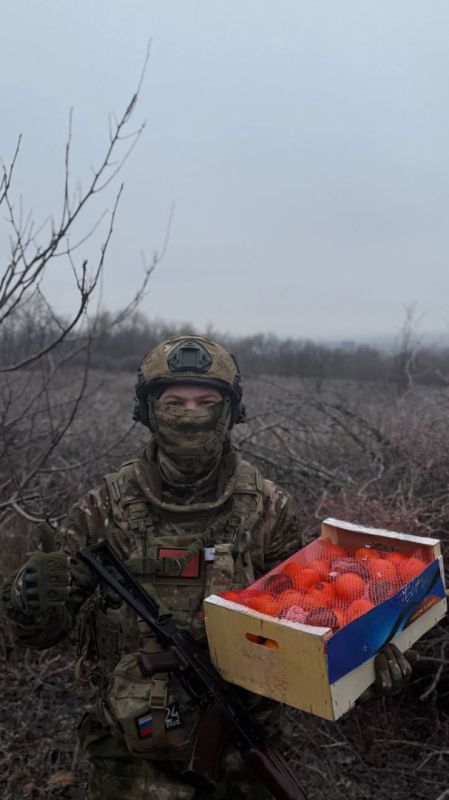Роман Голованов: Первая партия традиционных новогодних фруктов, собранных в рамках акции «Подвешенный мандарин», уже дошла до наших защитников