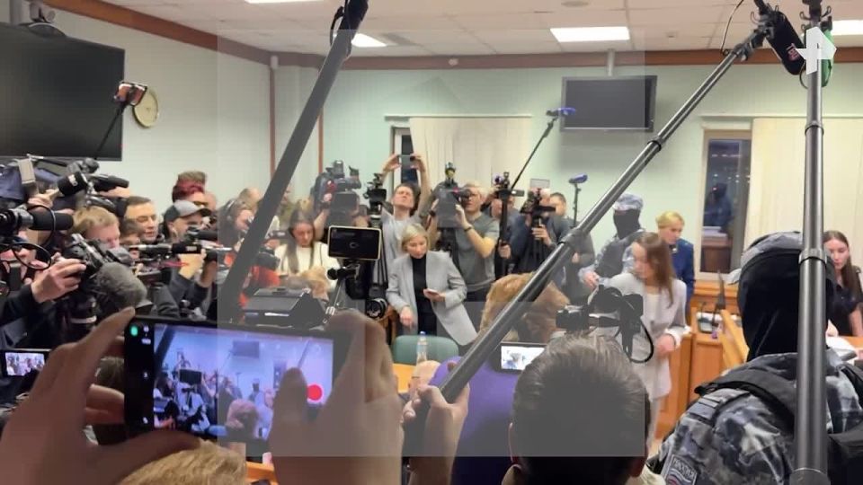 Лариса Долина и Полина Лурье не явились на заседание суда по вопросу принудительного выселения певицы из квартиры