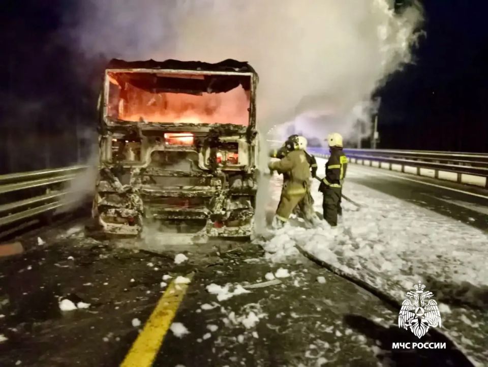 Появилось видео пожара на платной трассе в Тверской области