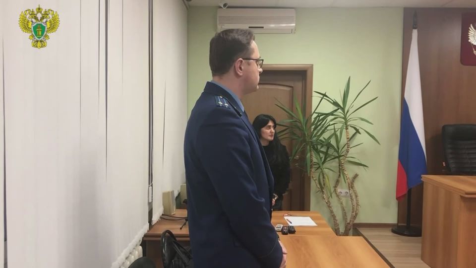 Суд приговорил к 8 годам заключения бывшего ректора Воронежского государственного университета Дмитрия Ендовицкого за взятки и распространение порно