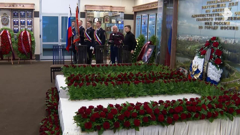 "Поступок геройский": полицейские попрощались с молодыми сотрудниками ДПС, которые погибли от взрыва в Москве