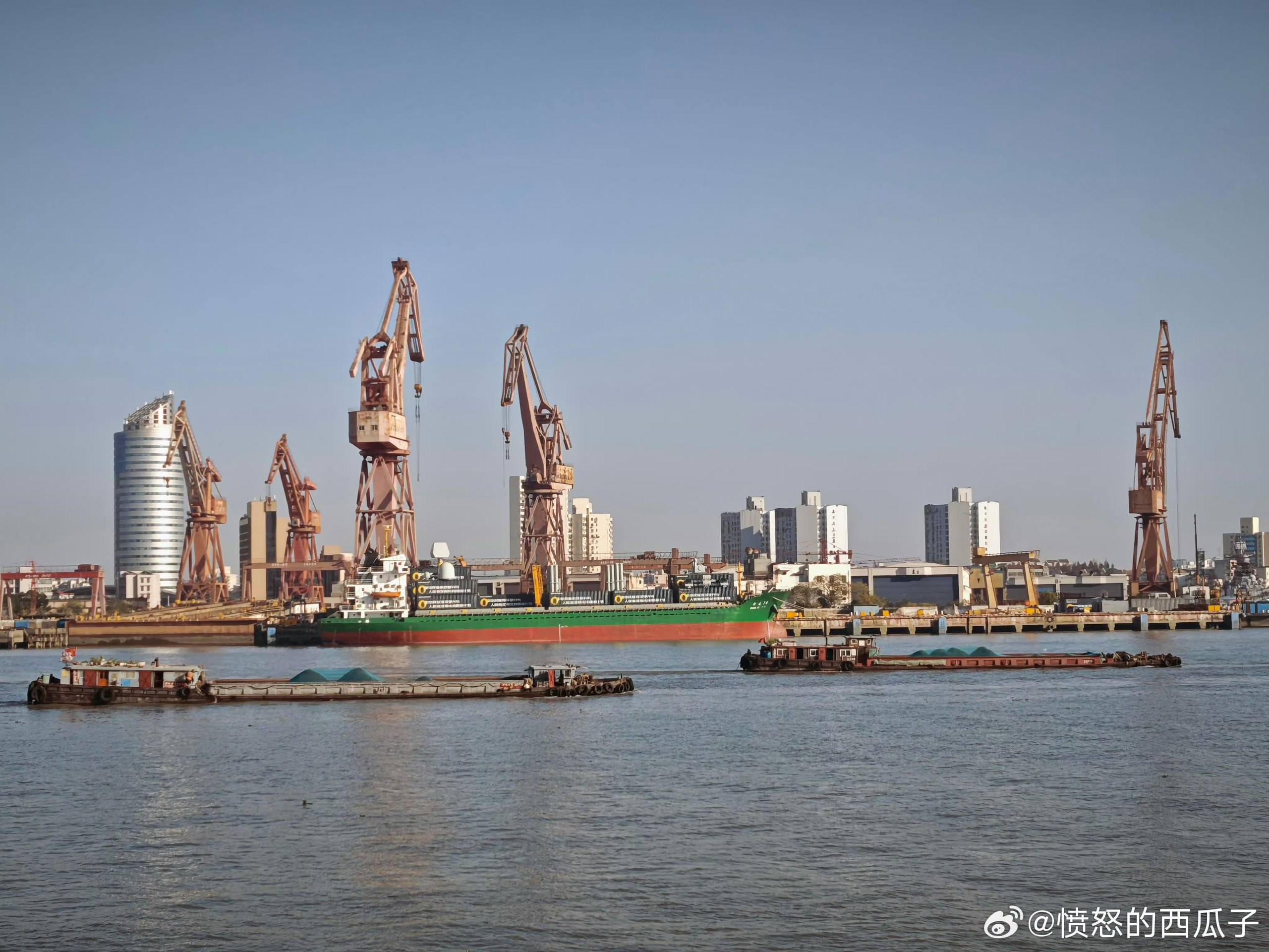 О боевых сухогрузах. Как и зачем делать из контейнеровоза ракетный корабль