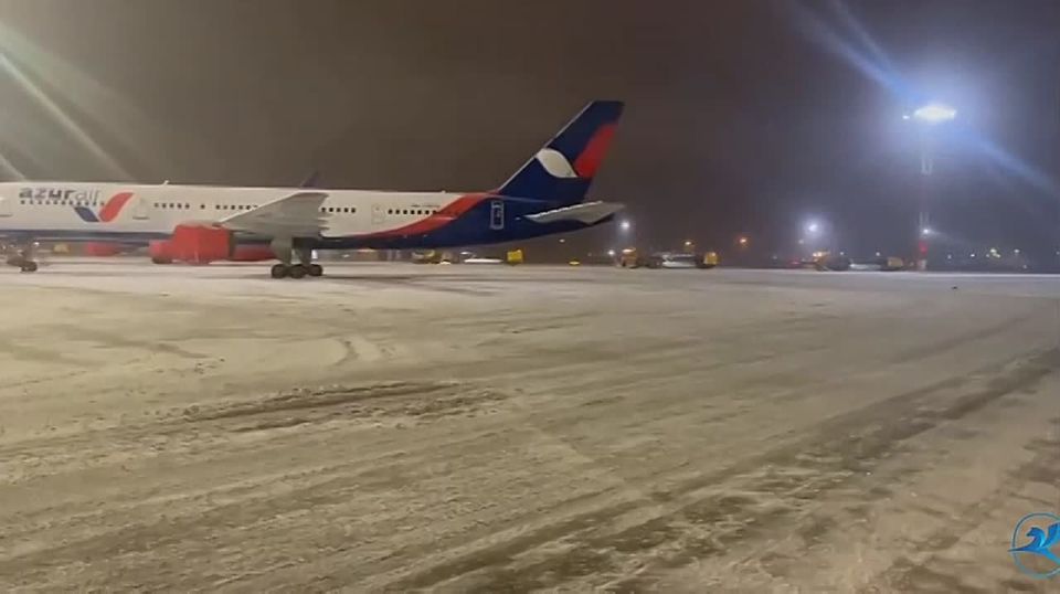 Примерно сто рейсов отложены в московских аэропортах из-за снегопада