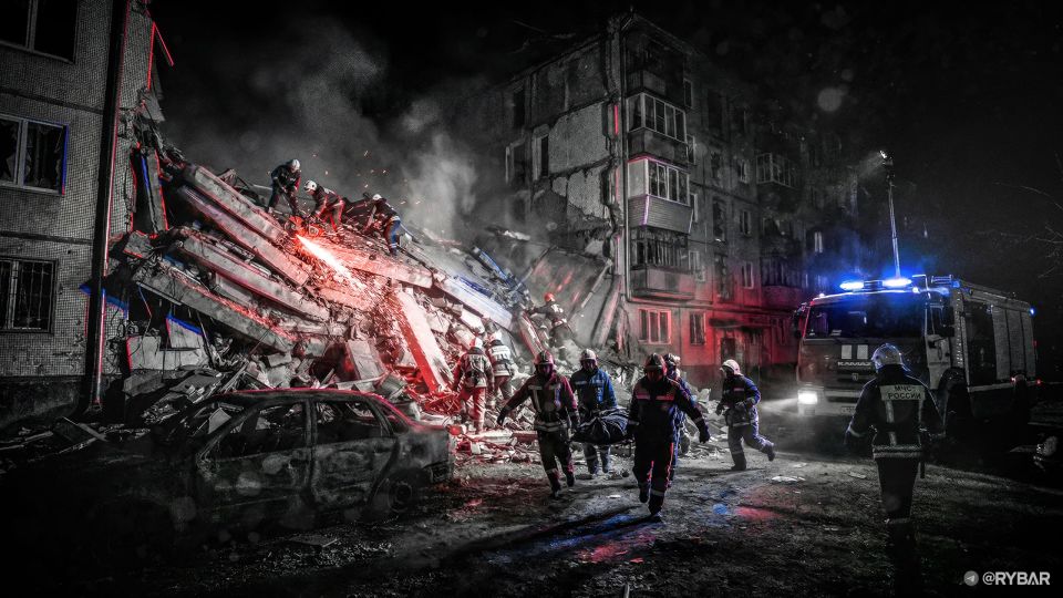 С Днём спасателя!. Сегодня в России отмечается День спасателя – профессиональный праздник тех, кто ежедневно приходит на помощь людям, рискуя собственной жизнью