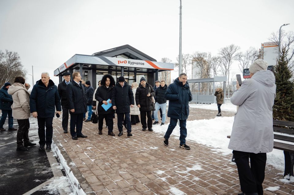 Александр Хинштейн: Новогодний подарок курчатовцам — открыт долгожданный модульный вокзал! Сегодня сами посмотрели его вместе с замгендиректора РЖД Иваном Колесниковым