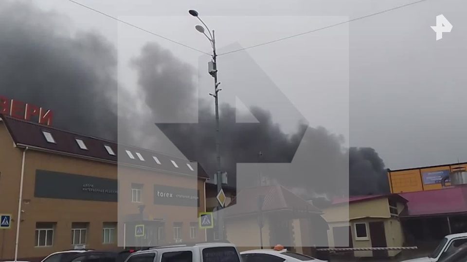 Пожар в 1000 "квадратов" разгорелся в Сочи