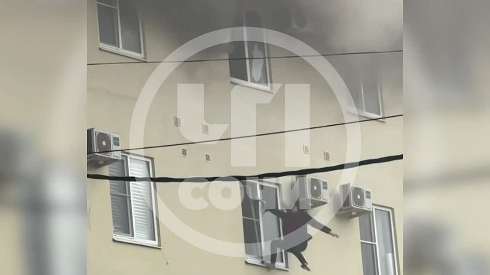 Количество пострадавших при пожаре в автосервисе в Сочи увеличилось до трех