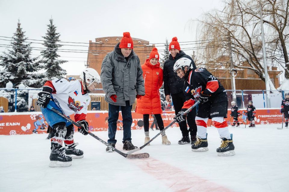 Александр Хинштейн: Как и обещал, открыли сегодня бесплатный каток в обновлённом парке Пионеров