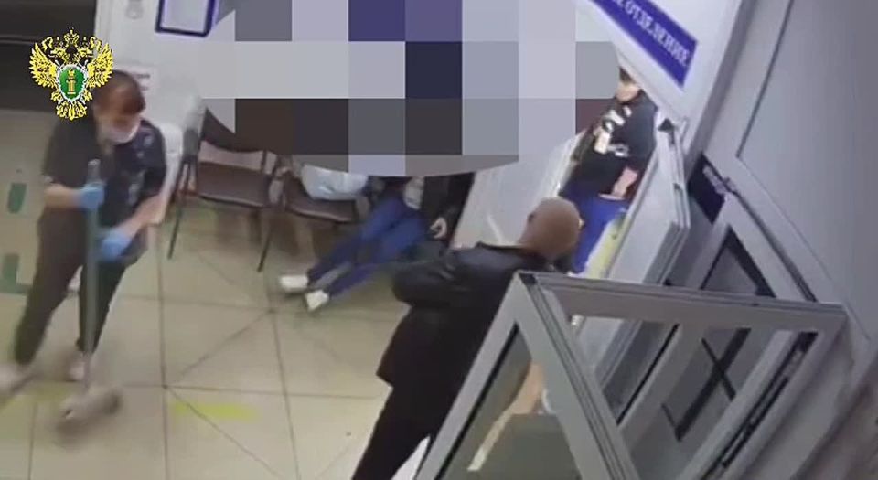 Пьяный мужчина размахивал оружием в приморской больнице — уголовное дело направлено в суд