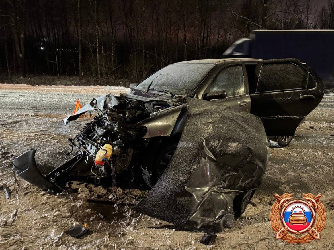 Под Тверью столкнулись три машины, одна опрокинулась в кювет Под Тверью столкнулись три машины, одна опрокинулась в кювет