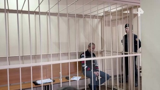 Бывшему вице-губернатору Свердловской области Чемезову заменили меру пресечения на домашний арест, сообщил корреспондент РЕН ТВ из зала суда