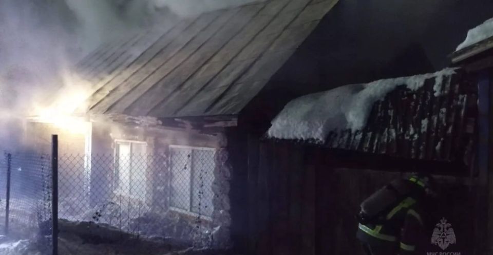 Семилетний мальчик спас младшего брата из горящего дома в Башкортостане, сообщили в МЧС по Республике