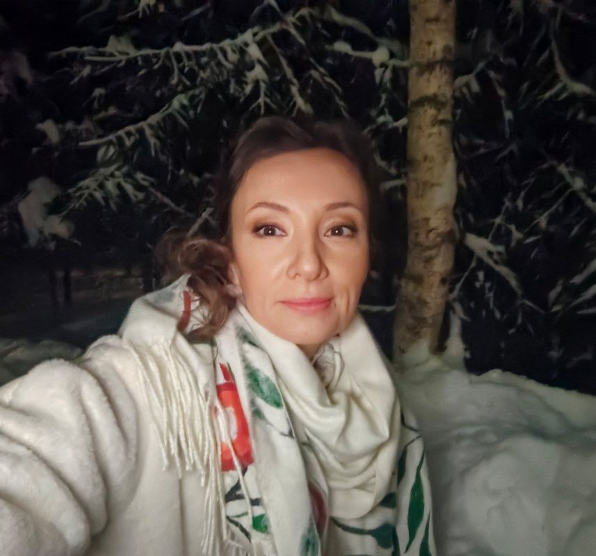 Анна Кузнецова: Друзья! От всего сердца поздравляю вас с Новым годом!