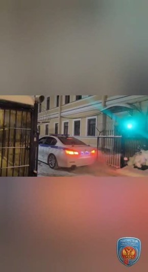 Лихач на "ГАЗели" устроил дрифт-шоу на Привокзальной площади в Пушкине, сообщили в Госавтоинспекции Санкт-Петербурга и Ленобласти