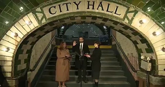 Мэр Нью-йорка Зохран Мамдани принимает присягу на Коране