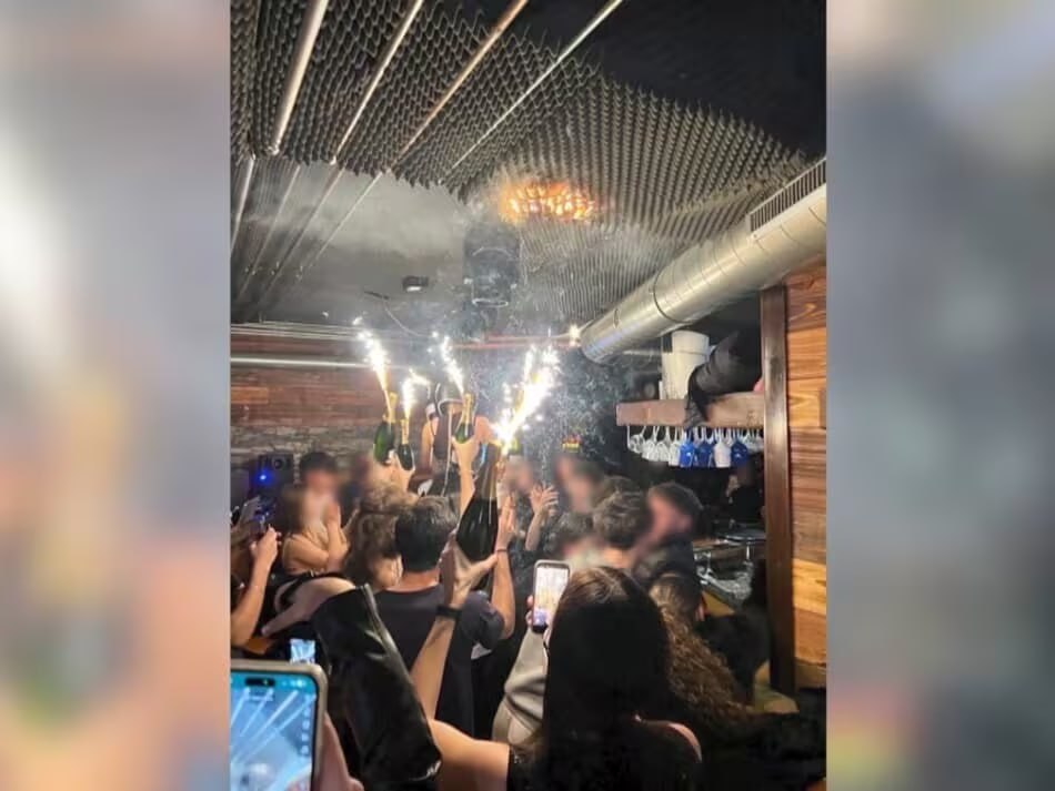 Видео с моментом пожара в швейцарском Кран-Монтане опубликовали в соцсетях Видео с моментом пожара в швейцарском Кран-Монтане опубликовали в соцсетях