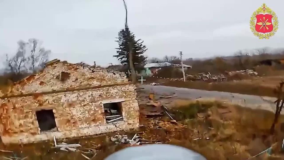 Андрей Руденко: Кадры боевой работы расчетов подразделений беспилотных систем группировки войск «Север» в результате которой уничтожены два пикапа, личный состав ВСУ, а также антенное устройство противника