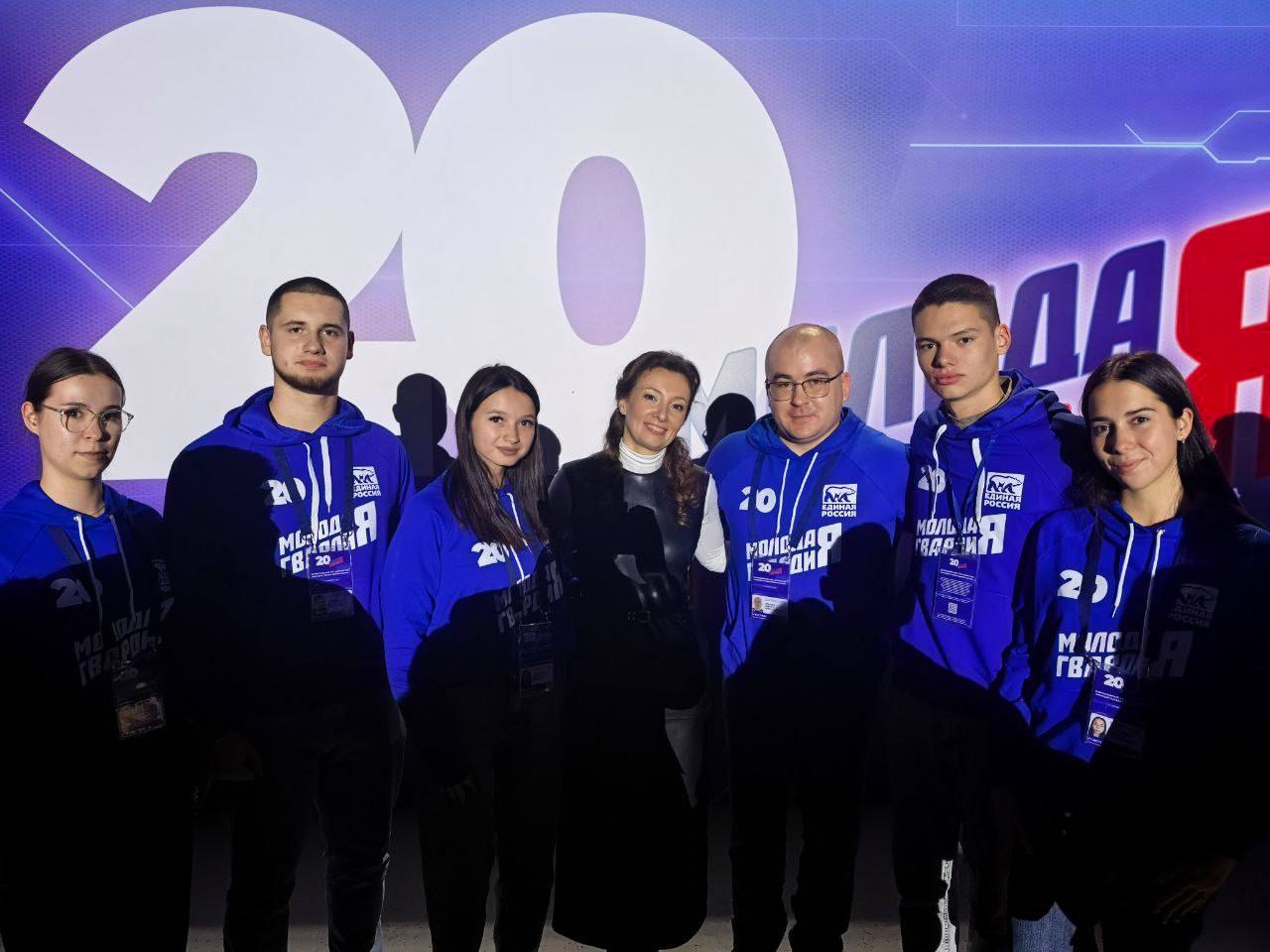 Уважаемая Анна Юрьевна!. От всей души поздравляем Вас с днем рождения! Желаем крепкого здоровья, силы духа, неиссякаемой энергии и новых побед во имя нашей страны и ее граждан Уважаемая Анна Юрьевна!. От всей души поздравляем Вас с днем рождения! Желаем крепкого здоровья, силы духа, неиссякаемой энергии и новых побед во имя нашей страны и ее граждан