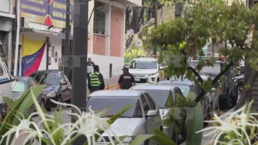 В Каракасе опасаются возможных столкновений сторонников Мадуро и министра обороны страны Лопеса