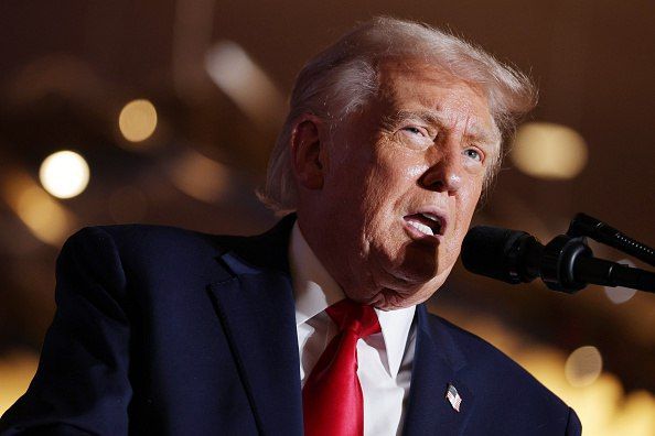 Президент США Дональд Трамп выступает с заявлением в связи с операцией Штатов в Венесуэле — смотрите в трансляции РБК