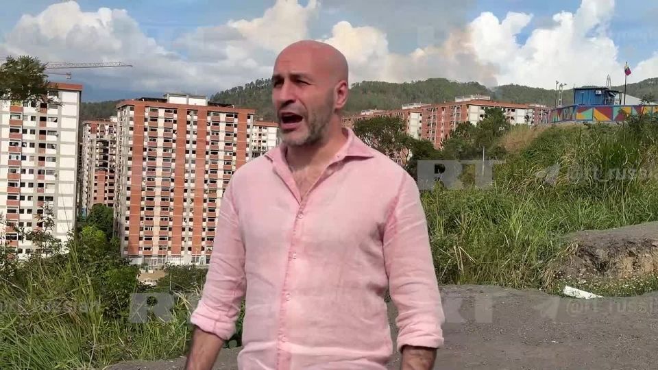 Показываем район в Каракасе, где США захватили Мадуро и его жену