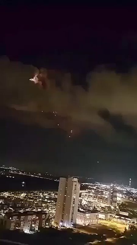 Еще кадры масштабного авиаудара по Каракасу