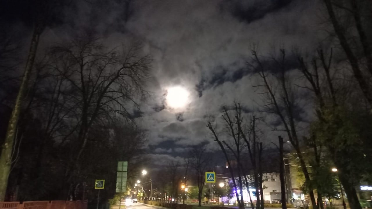 Над Тверской областью взойдет невероятно красивая Волчья Луна