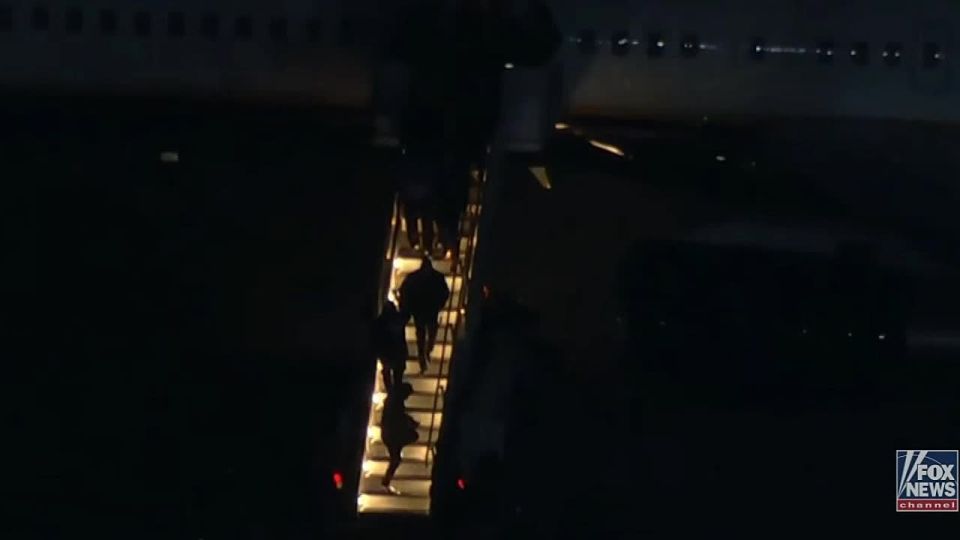 Видео, как, предположительно, Мадуро вывели из самолёта