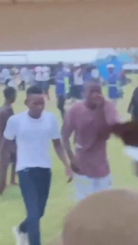 Два человека погибли и 150 пострадали в результате удара молнии на фестивале Di Trupa в ЮАР