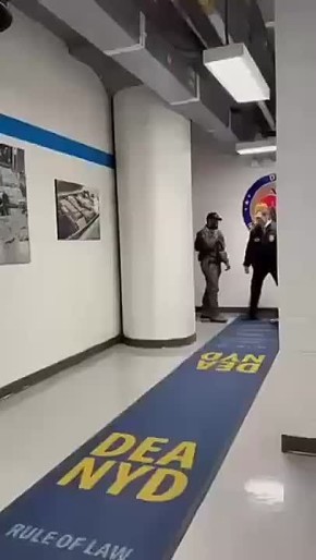 Мадуро доставили в штаб-квартиру Управления по борьбе с наркотиками в Нью-Йорке