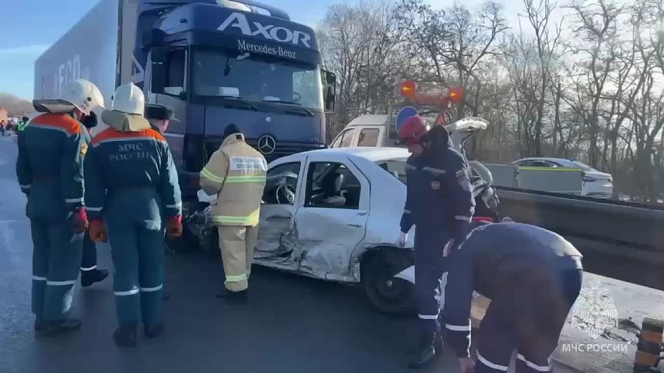 Жёсткая авария на трассе в Ростовской области: погибли четыре человека, ещё двое пострадали