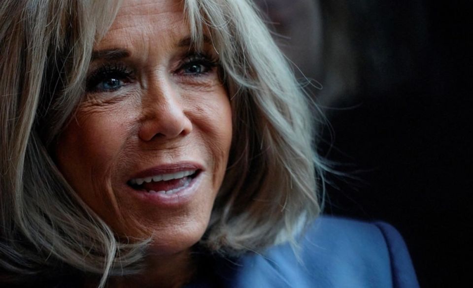 Парижский суд признал десять человек виновными в онлайн-травле первой леди Франции Брижит Макрон, передает Reuters