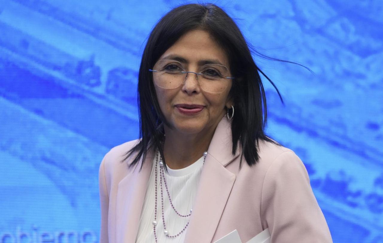 Делси Родригес, ставшая исполняющей обязанности президента Венесуэлы после захвата Николаса Мадуро американским спецназом, получила в стране прозвища "царица" и "тигрица" — Reuters