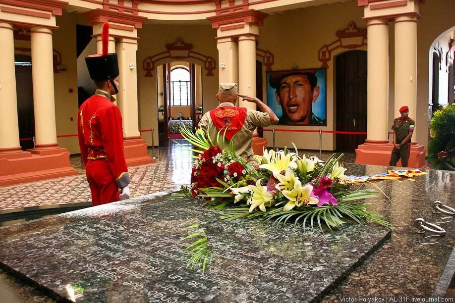 Захар Прилепин: США уничтожили мавзолей Уго Чавеса в Мавзолее