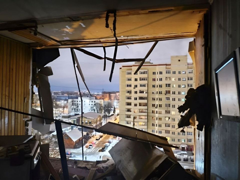 Хлопок бытового газа стал причиной возгорания в квартире многоэтажного дома в Твери