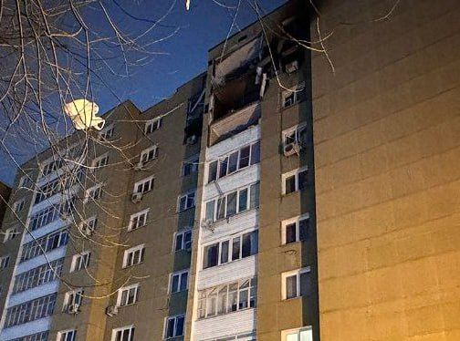 Причиной пожара в многоэтажке в Твери, по предварительным данным, стал взрыв бытового газа, уточнили местные власти