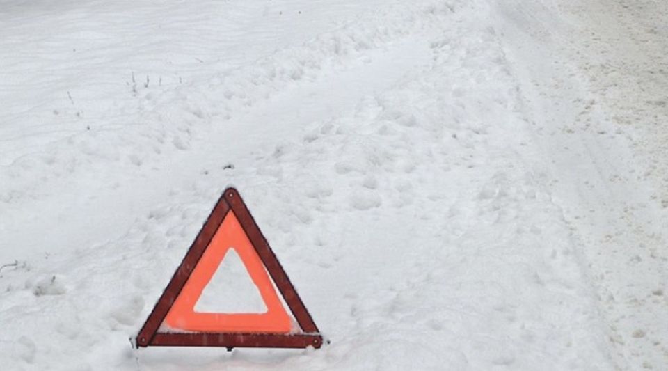В Тверской области мужчина получил травмы в столкновении снегохода и машины