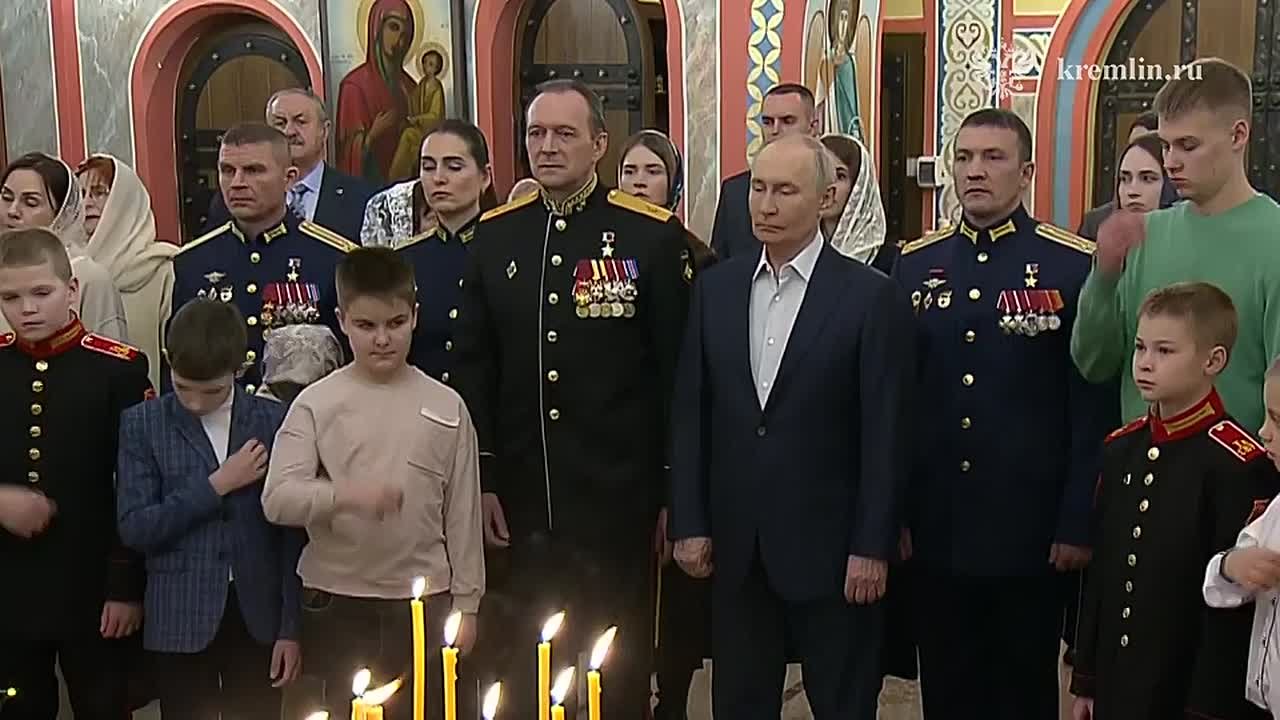 Владимир Путин встретил Рождество вместе с военными и их семьями