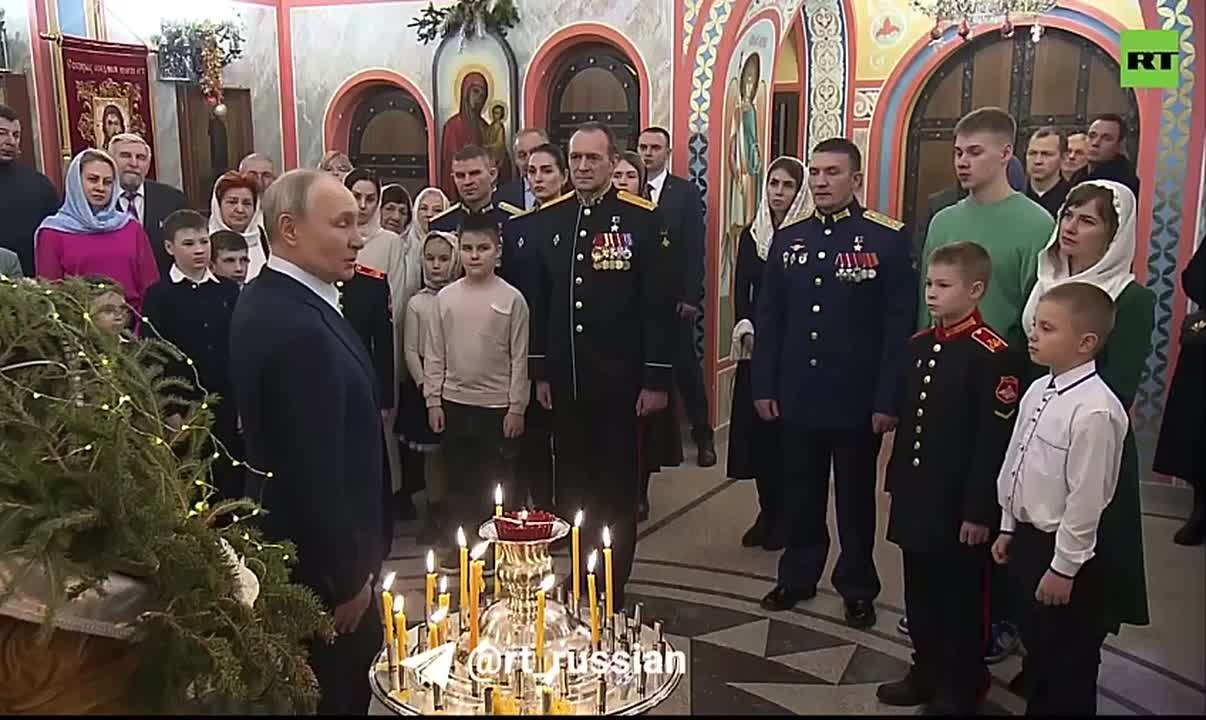 Владимир Путин после рождественской службы пообщался с участниками СВО и их семьями