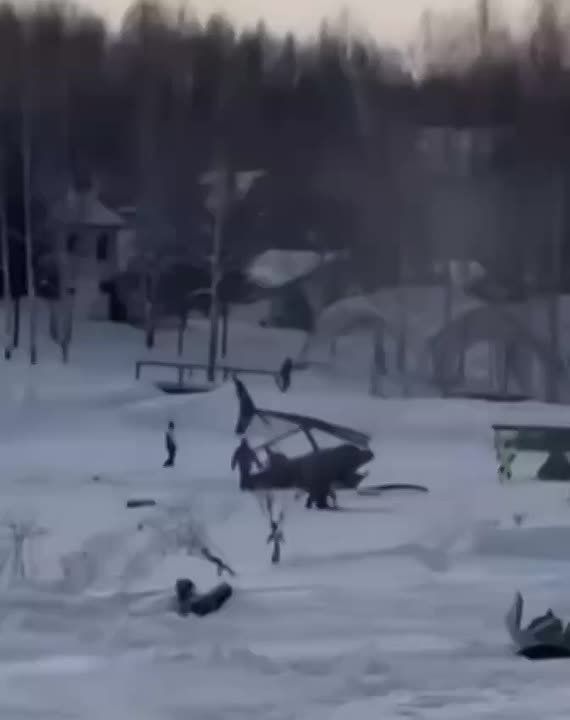 Частный вертолёт упал на территории базы отдыха «Ашатли-парк» в Пермском крае