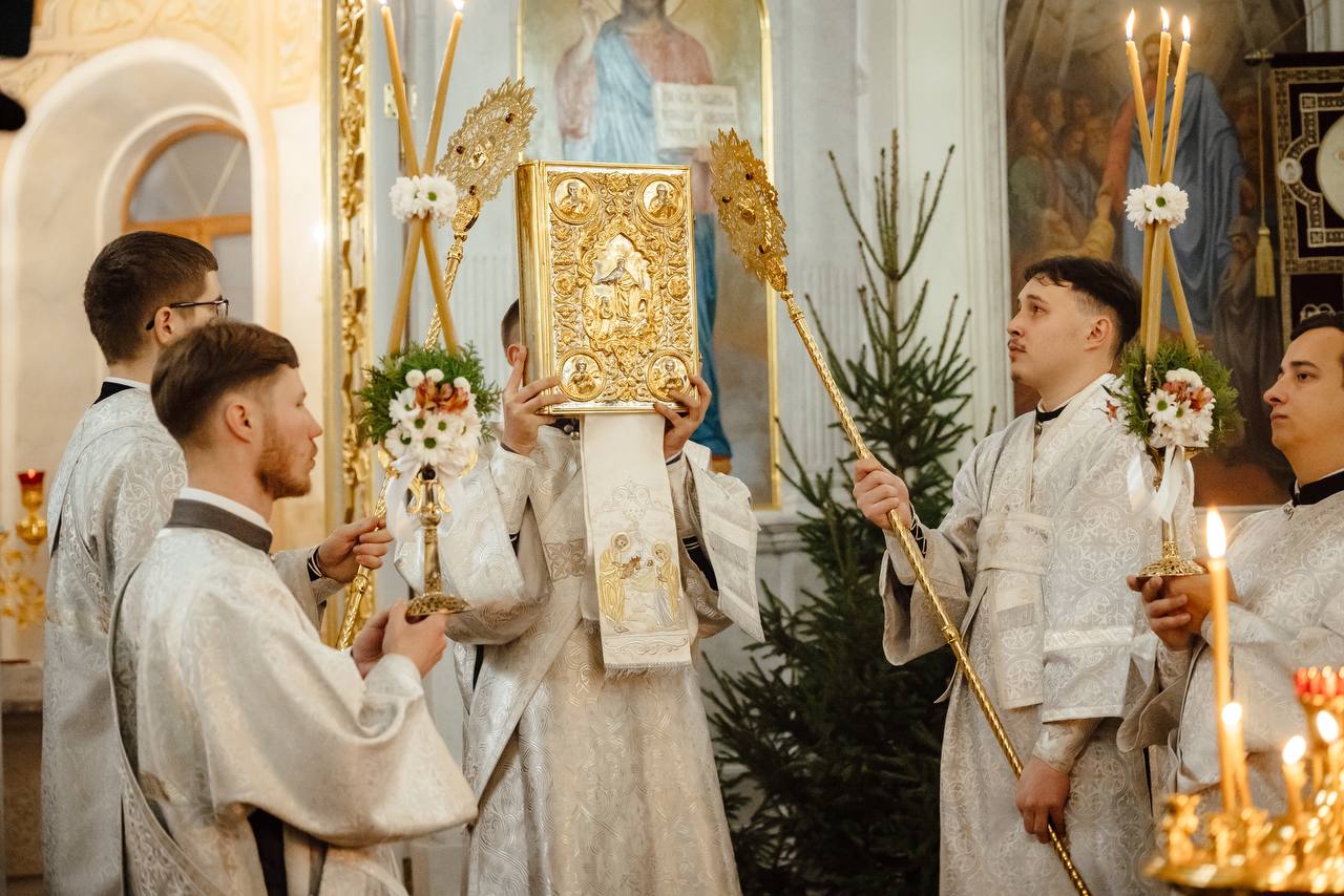 Александр Хинштейн: Всех православных христиан с Рождеством Христовым! Наступил один из самых долгожданных, семейных, тёплых праздников Александр Хинштейн: Всех православных христиан с Рождеством Христовым! Наступил один из самых долгожданных, семейных, тёплых праздников