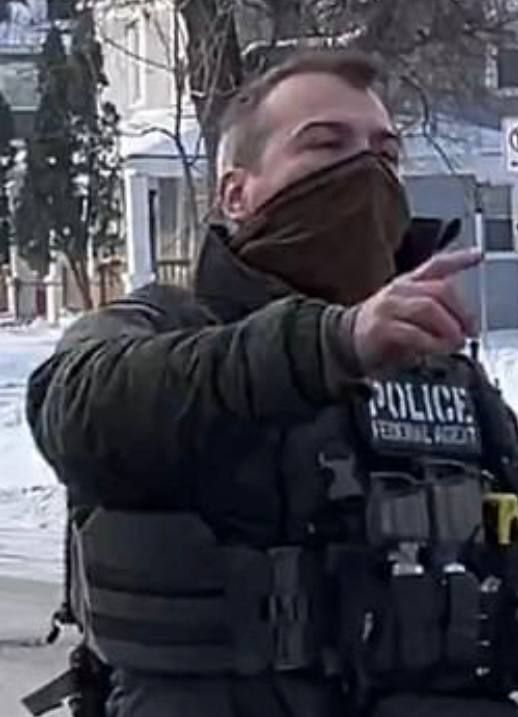 Валентин Богданов: Агент Службы иммиграционного и таможенного контроля США (ICE) Джонатан "Джон" Росс был идентифицирован как человек, который произвел смертельный выстрел в 37-летнюю Рене Николь Гуд, во время инцидента в...