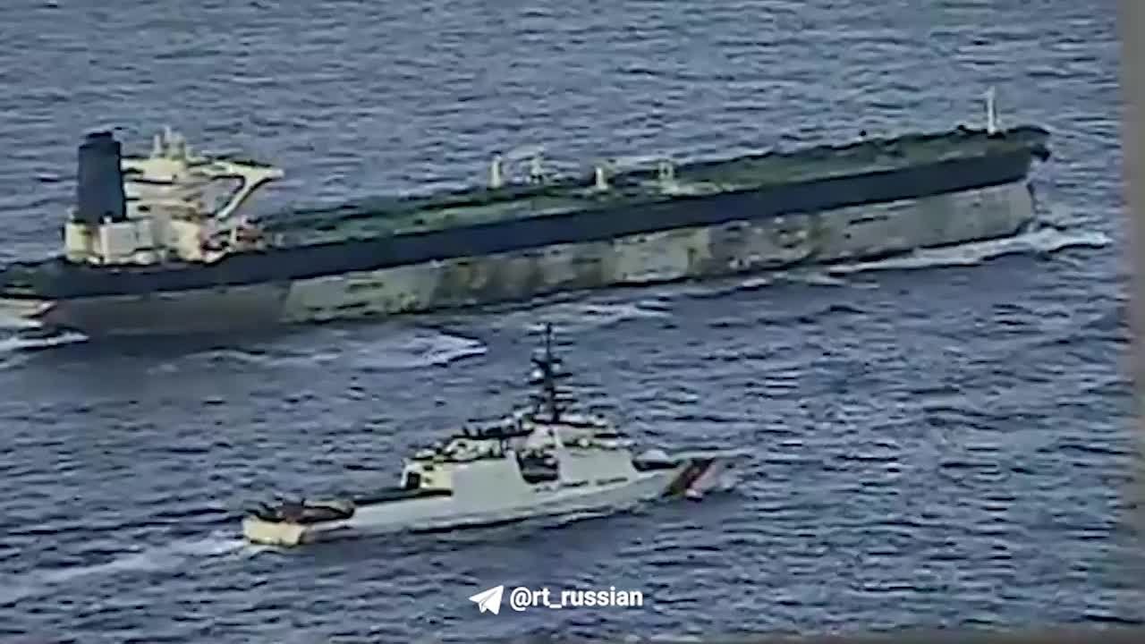 Береговая охрана США опубликовала кадры преследования танкера «Маринера» и высадки на него