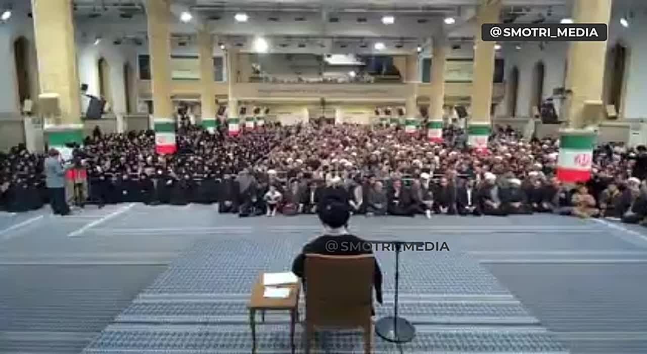 Пусть управляет своей страной, у его страны есть проблемы — аятолла Хаменеи Трампу