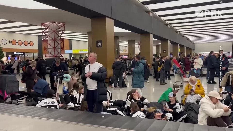 В аэропорту Шереметьево произошел сбой в системе выдачи багажа, передает корреспондент РБК