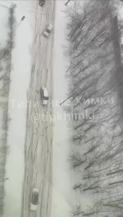 «Ой, кошмар, кошмар как мотает! Вот эта маленькая машинка — она прям герой!»