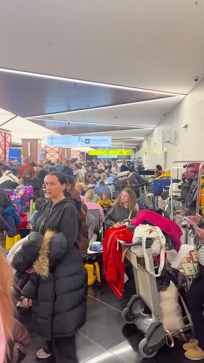 В аэропорту Шереметьево заявили, что все ограничения на прилёт самолётов сняты