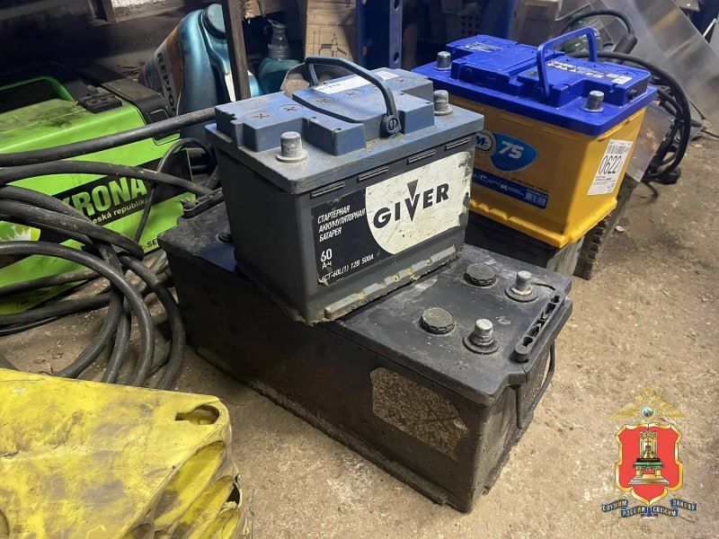 Житель Тверской области украл аккумуляторы с дорожного знака на М-9