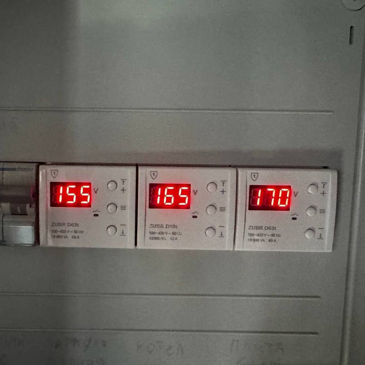 Тысячи домов в Киеве остаются без тепла после аварийных отключений света